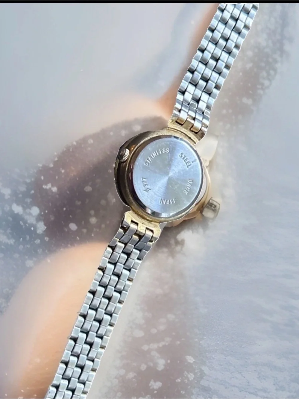 Elizabeth Taylor 24mm Watch Crystal Bezel Champagne Dial Quartz 5817 Japan